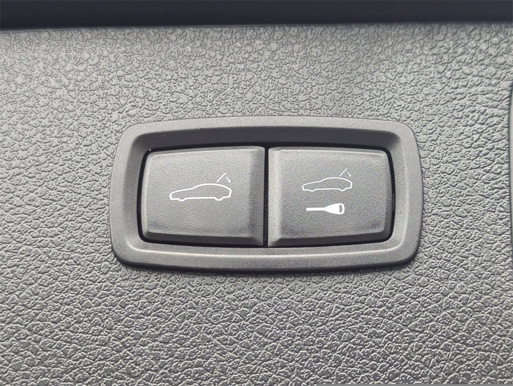 Used 2023 Porsche Macan Turbo image 28