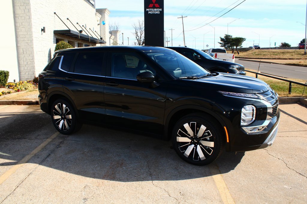 New 2026 Mitsubishi Outlander SE image 7