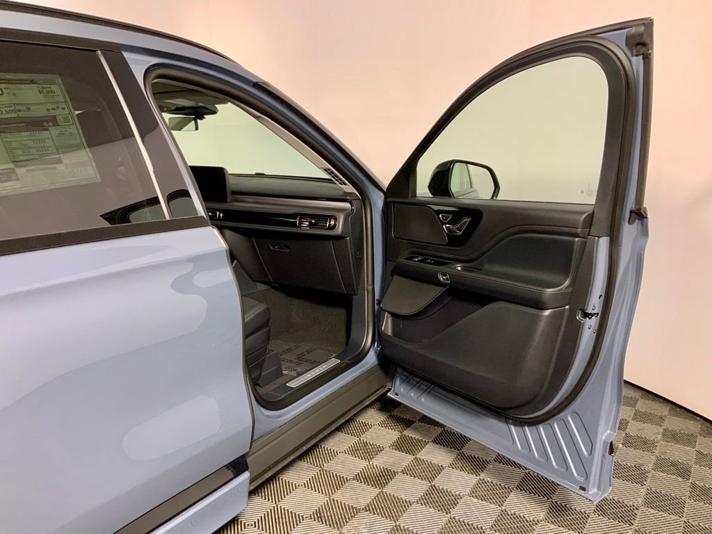 New 2026 Lincoln Aviator AWD image 36