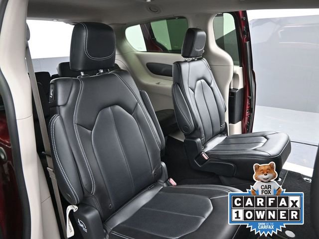 Used 2023 Chrysler Pacifica Touring-L image 21