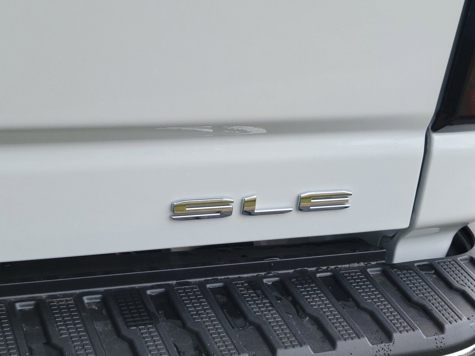 New 2026 GMC Sierra 2500 SLE w/ SLE Value Package; image 12