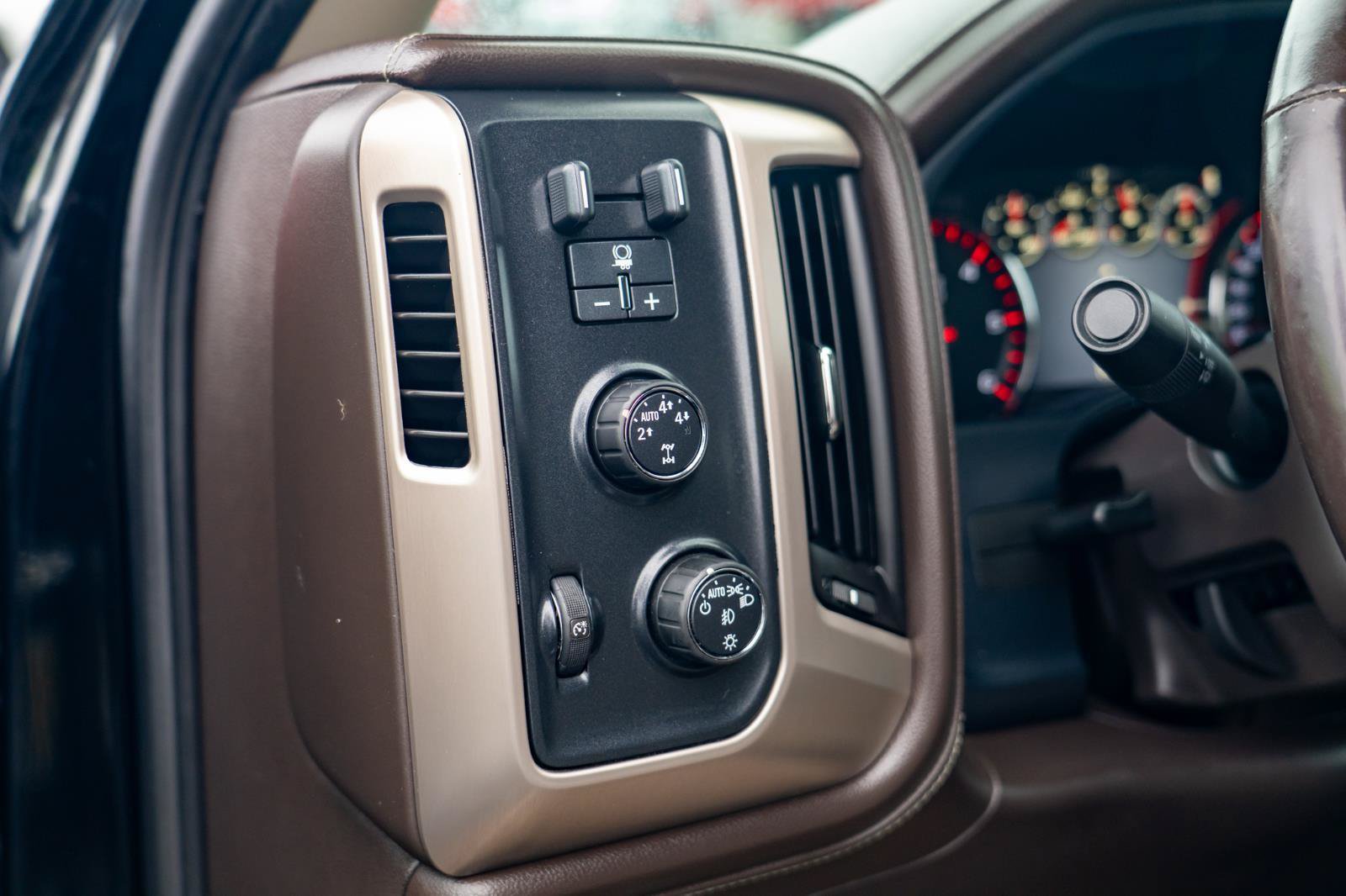 Used 2015 GMC Sierra 1500 Denali w/ Driver Alert Package AWD/4WD image 17