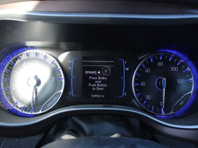 Used 2017 Chrysler Pacifica Touring-L w/ Tire & Wheel Group FWD image 9