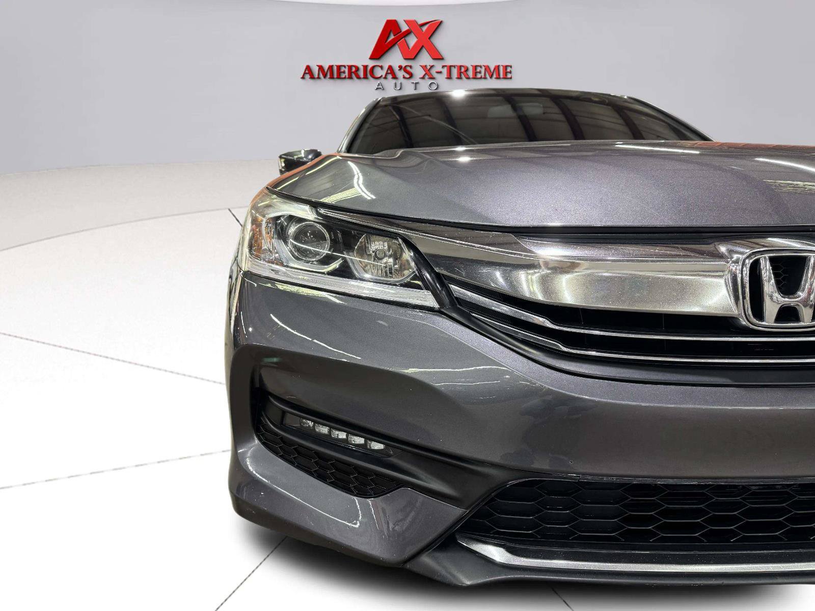Used 2017 Honda Accord Sport image 6