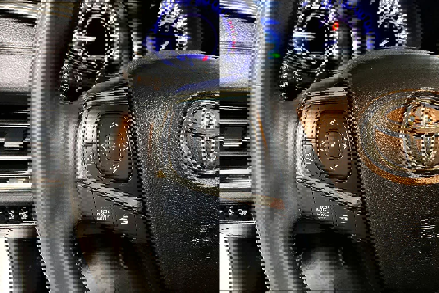 Used 2013 Toyota Avalon Limited image 22