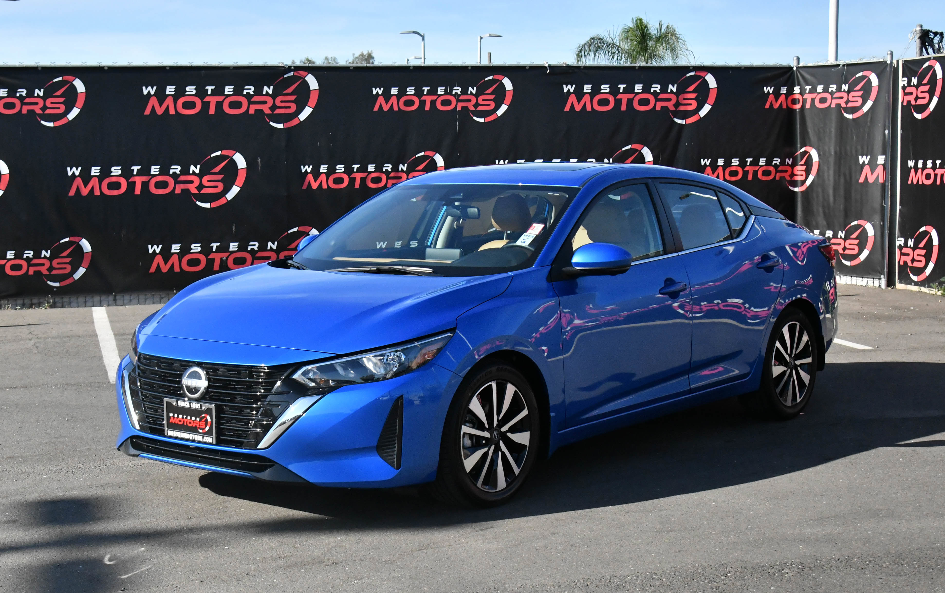 Used 2025 Nissan Sentra SV w/ SV Premium Package FWD image 3