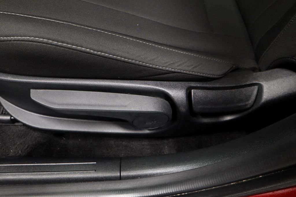 Used 2025 Hyundai Elantra SEL image 25