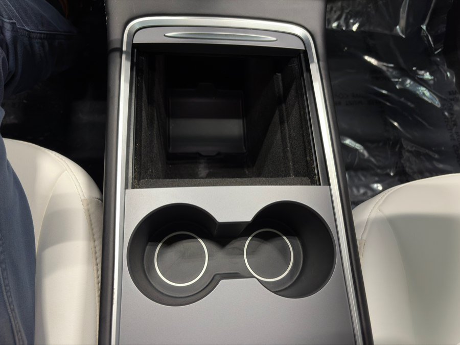 Used 2022 Tesla Model Y Long Range AWD/4WD image 32