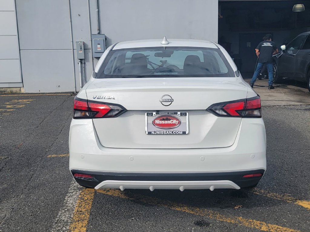 Used 2025 Nissan Versa SV FWD image 8