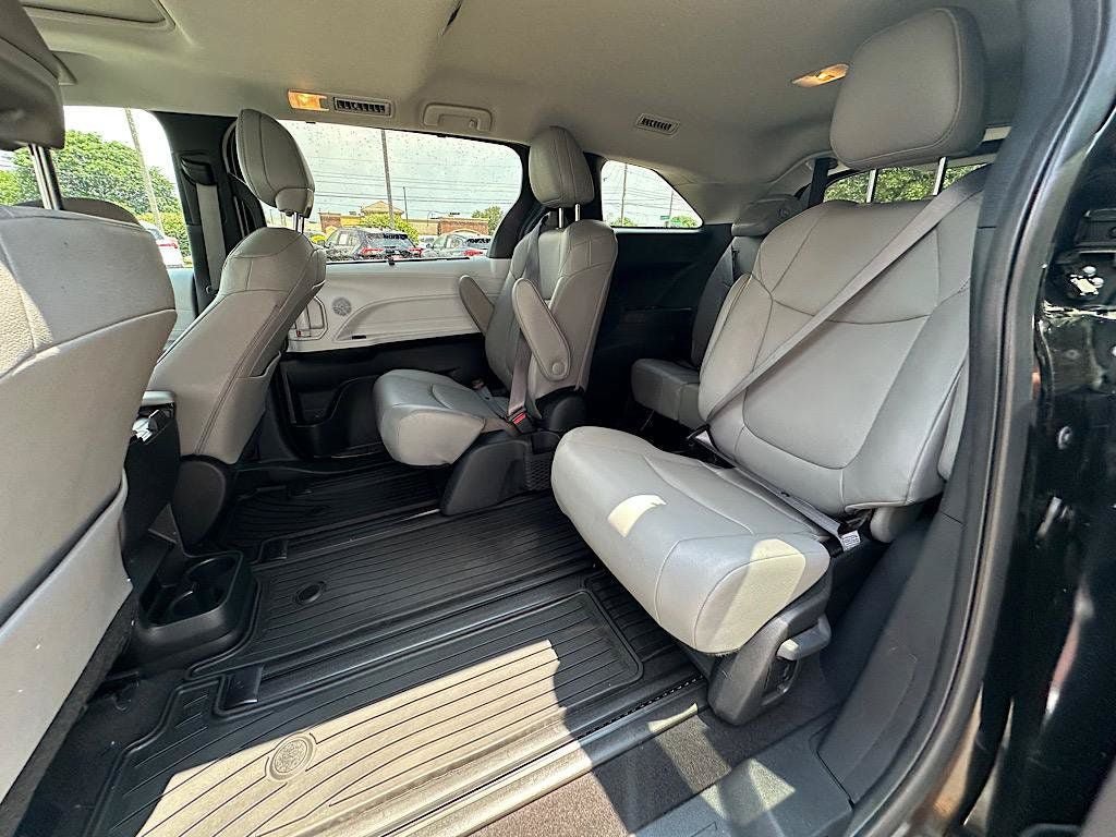 Certified 2025 Toyota Sienna XLE FWD image 15