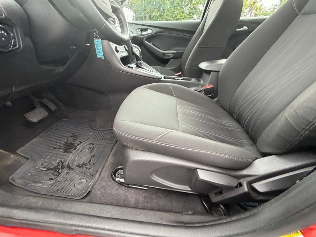 Used 2018 Ford Focus SEL w/ Cold Weather Package FWD image 11