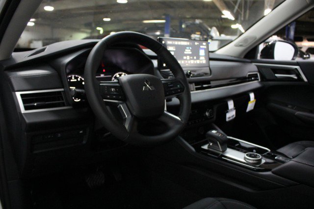 New 2026 Mitsubishi Outlander Trail Edition image 5