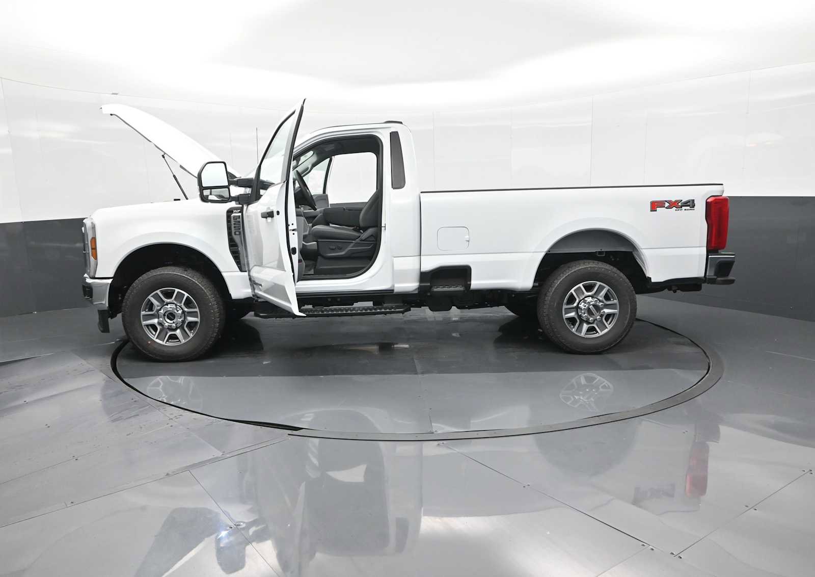 New 2025 Ford F250 XLT image 28