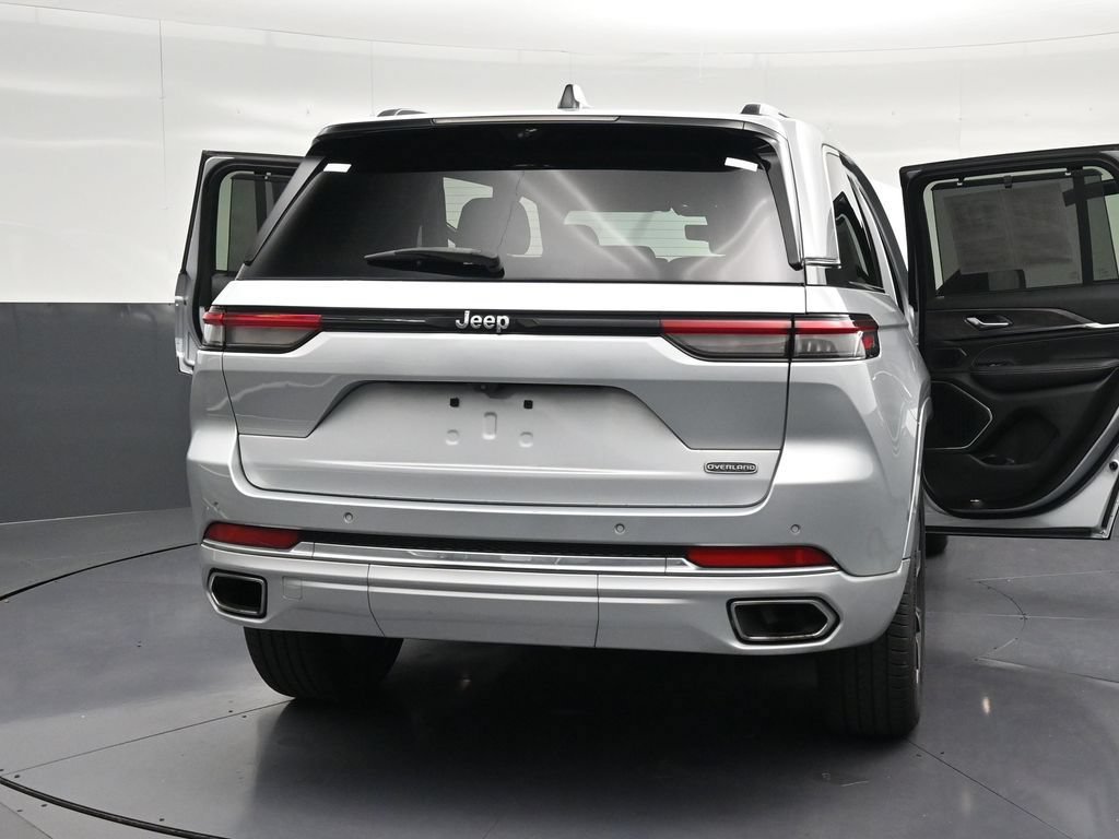 Used 2023 Jeep Grand Cherokee Overland w/ Luxury Tech Group IV RWD image 32