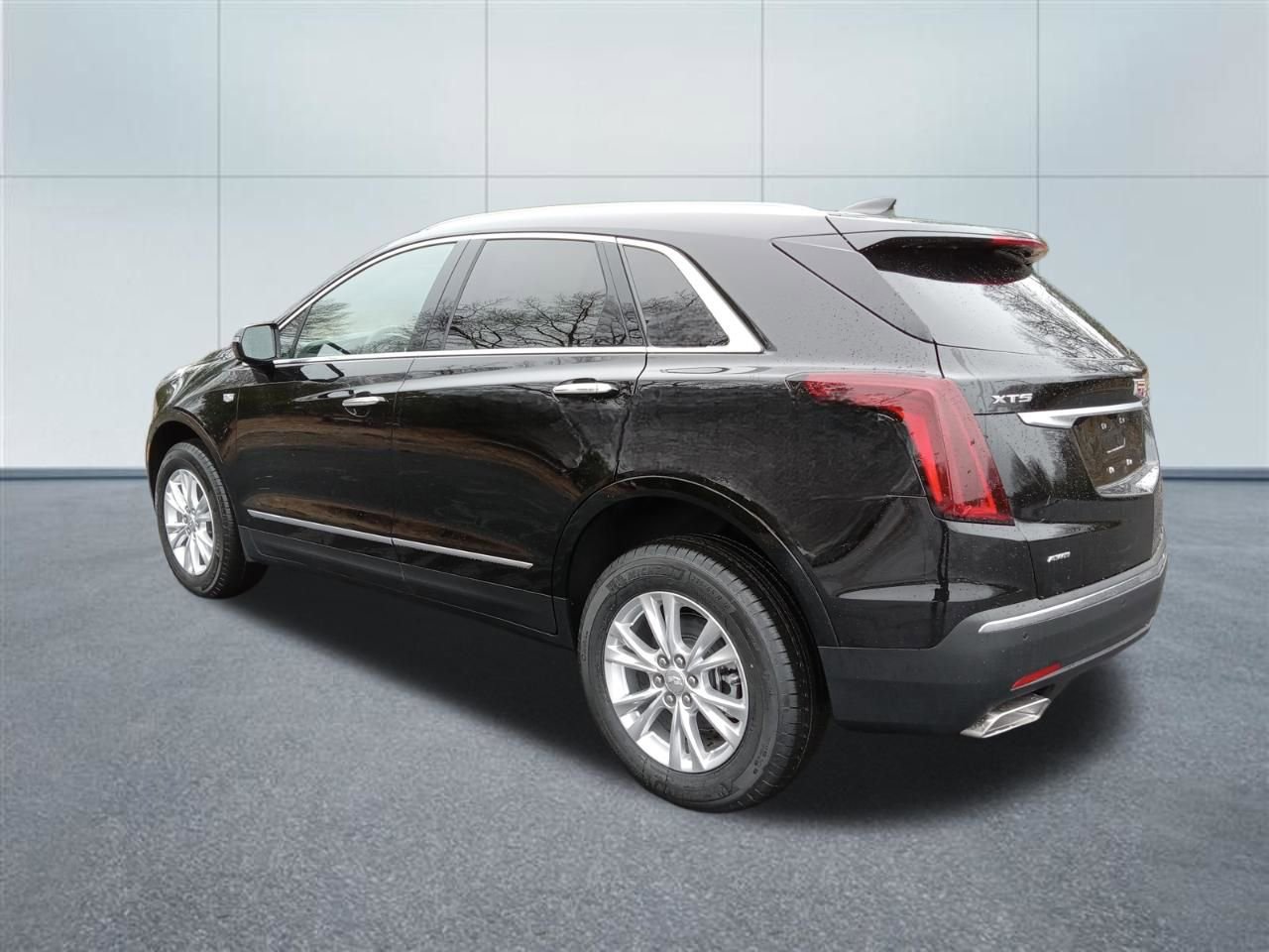 New 2026 Cadillac XT5 Luxury image 3