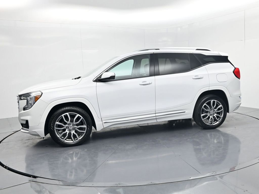 Used 2023 GMC Terrain Denali w/ Denali Premium Package AWD/4WD image 4