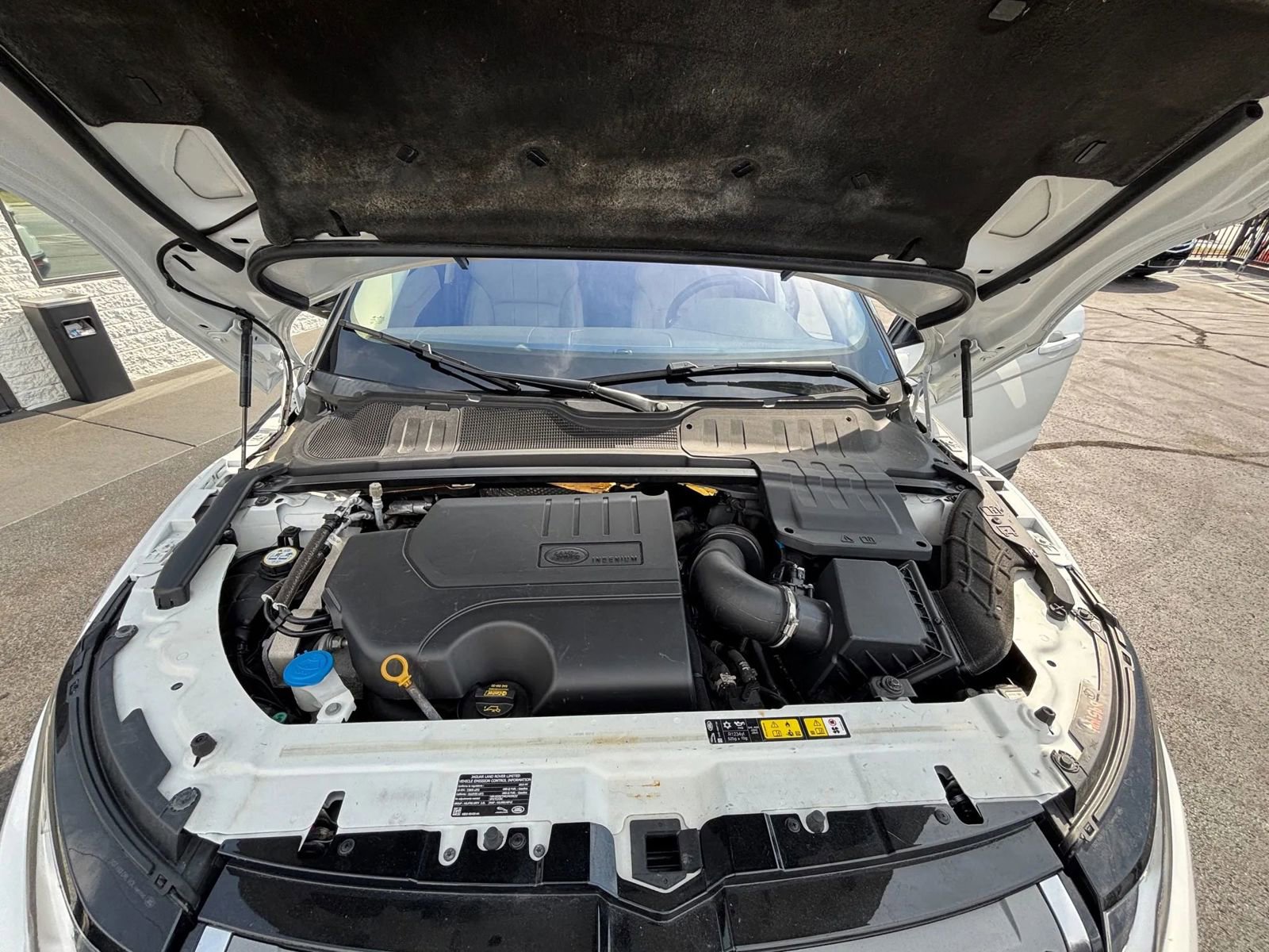 Used 2019 Land Rover Range Rover Evoque SE Premium image 41