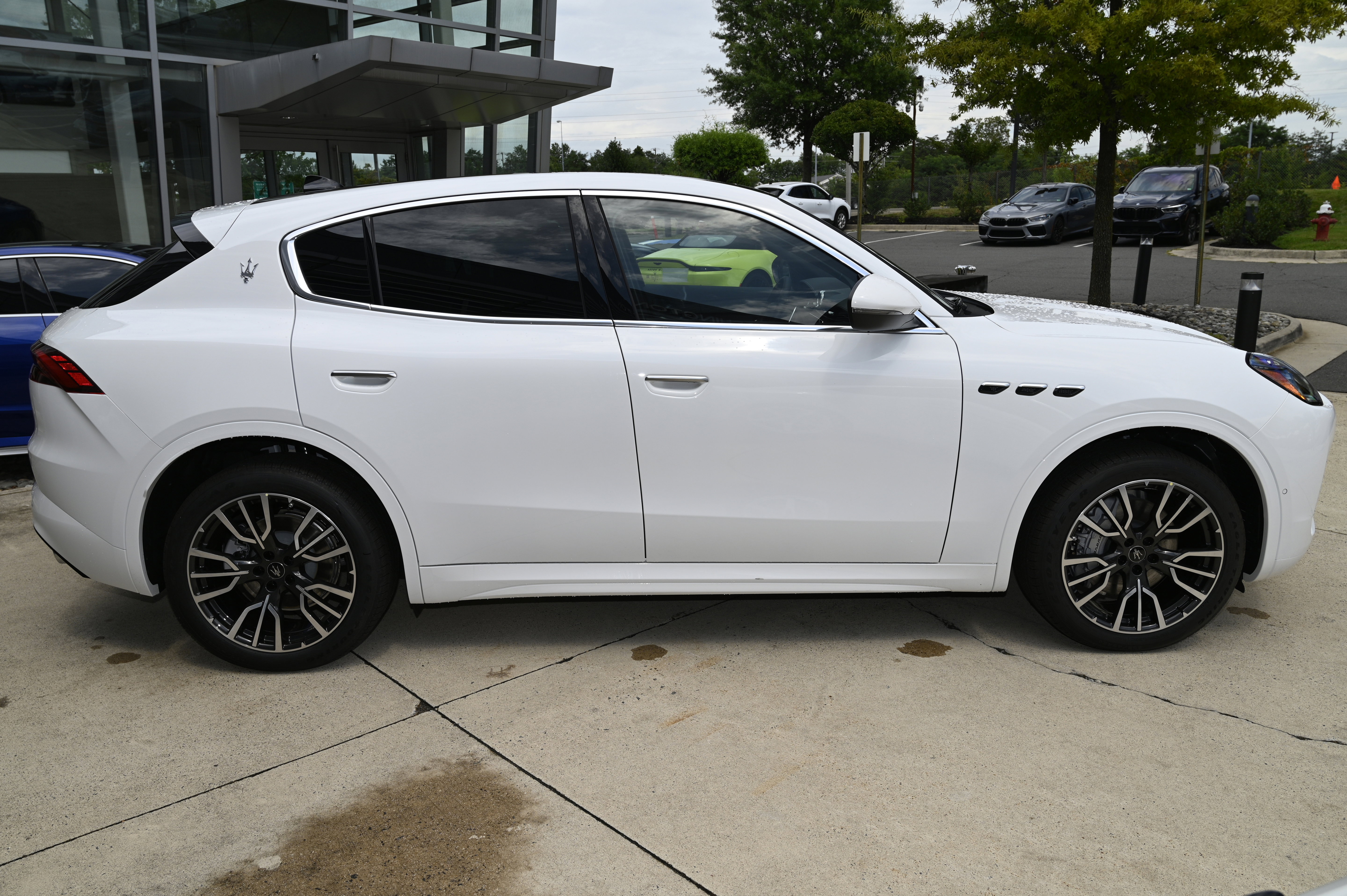 New 2025 Maserati Grecale GT image 4