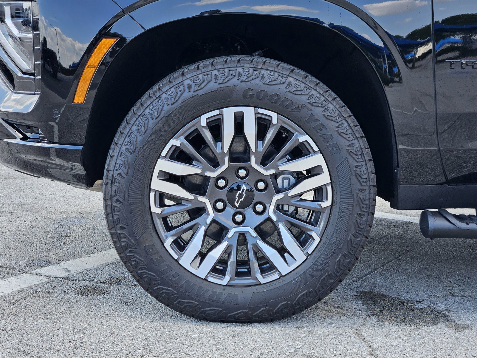 New 2026 Chevrolet Tahoe Z71 w/ Comfort Package AWD/4WD image 7