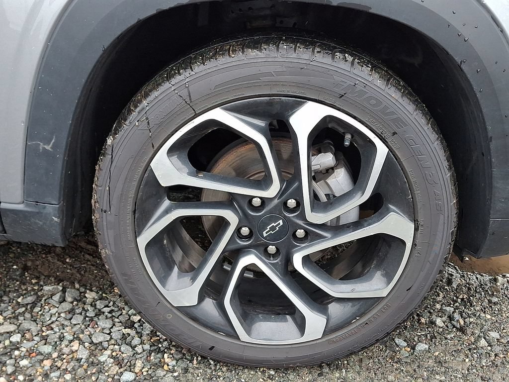 Used 2024 Chevrolet Trax RS w/ Sunroof Package FWD image 12