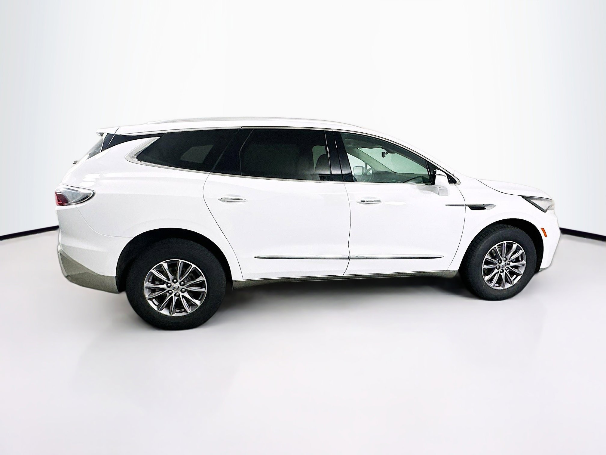 Used 2024 Buick Enclave Essence w/ Technology Package image 10