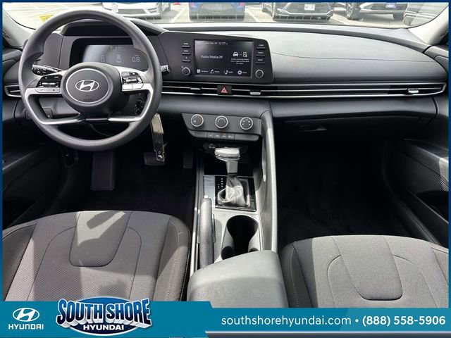 Certified 2025 Hyundai Elantra SE image 15