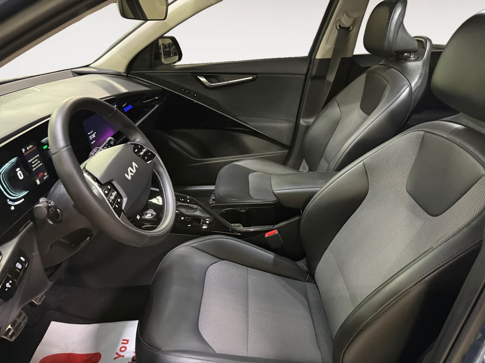 Used 2025 Kia Niro EX Touring FWD image 15
