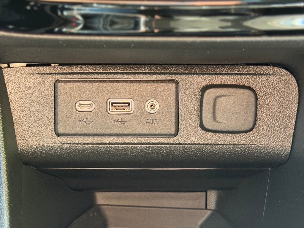 Used 2021 Buick Encore GX Select AWD/4WD image 16