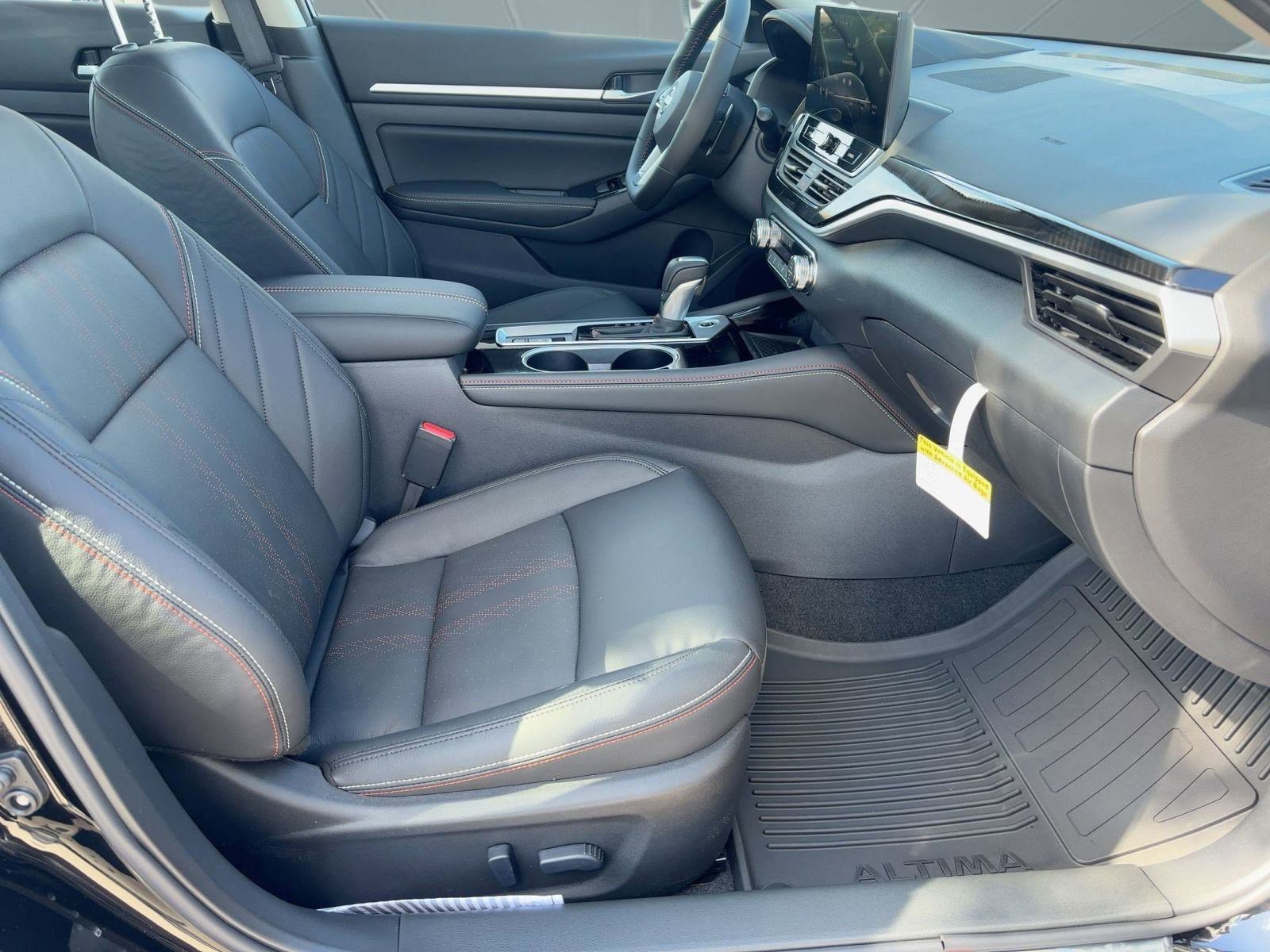 New 2025 Nissan Altima 2.5 SR w/ SR Premium Package AWD/4WD image 30