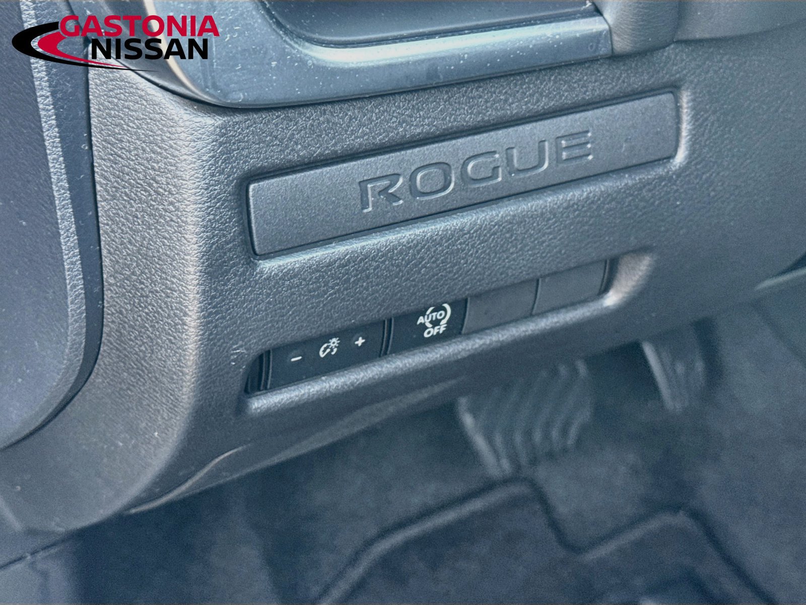 Used 2023 Nissan Rogue S AWD/4WD image 13
