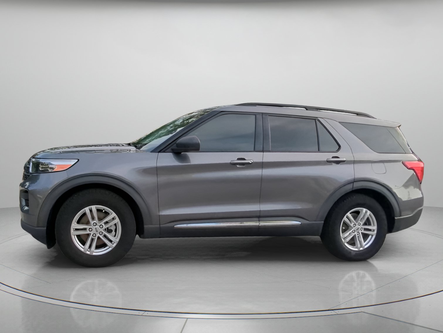 Certified 2021 Ford Explorer XLT RWD image 15