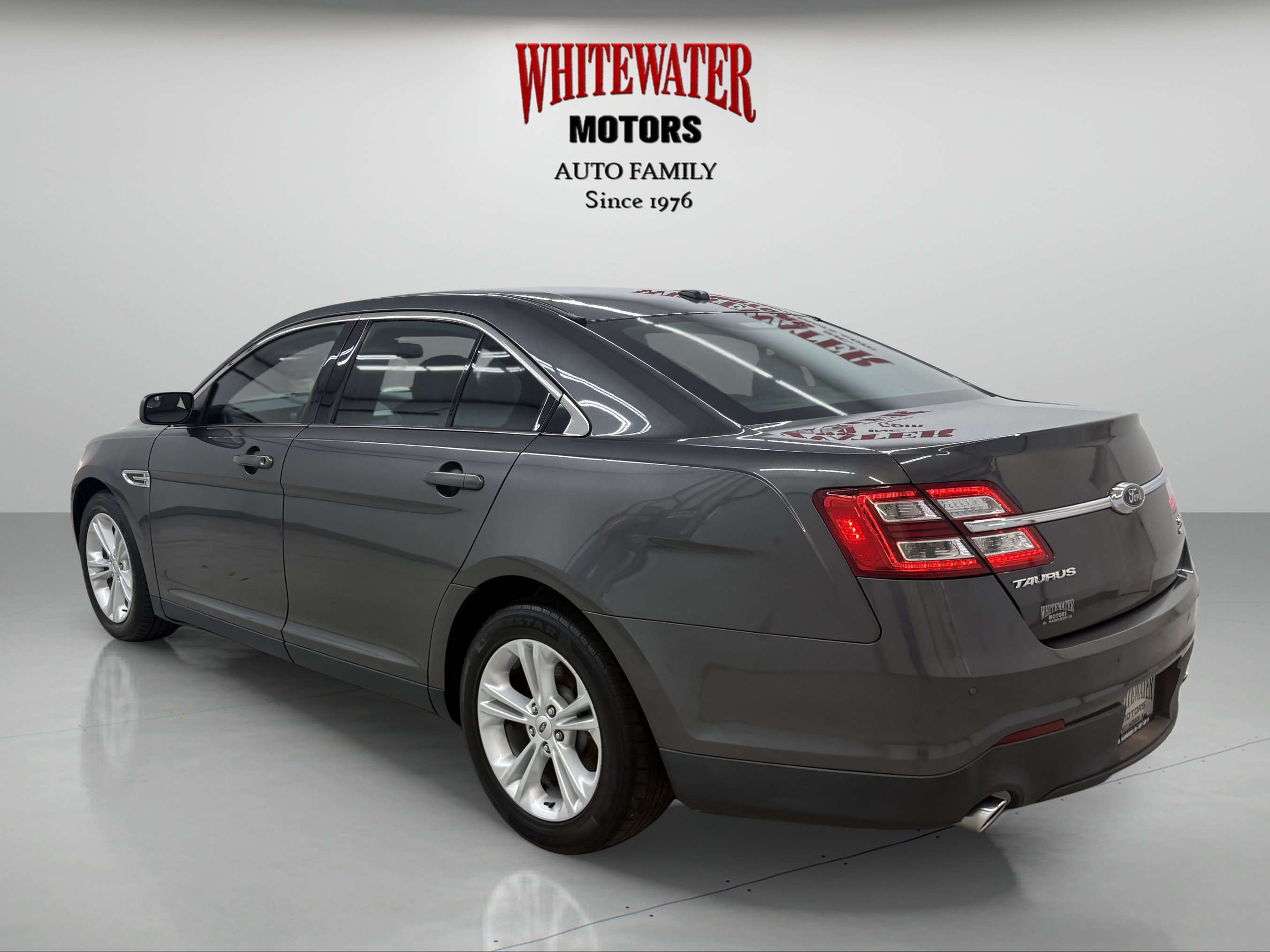 Used 2015 Ford Taurus SEL FWD image 2