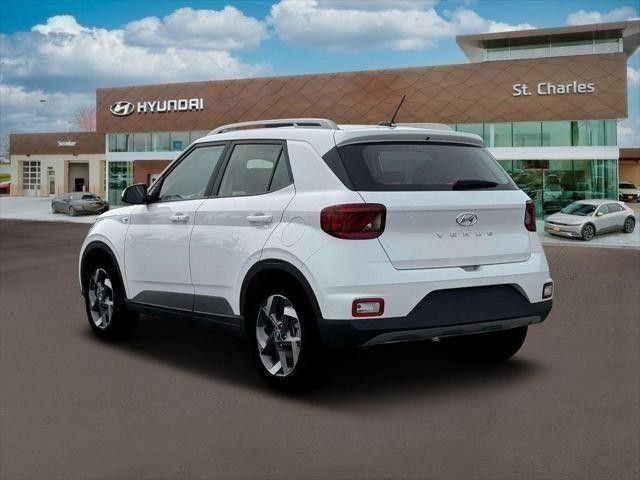 Used 2026 Hyundai Venue SEL FWD image 5