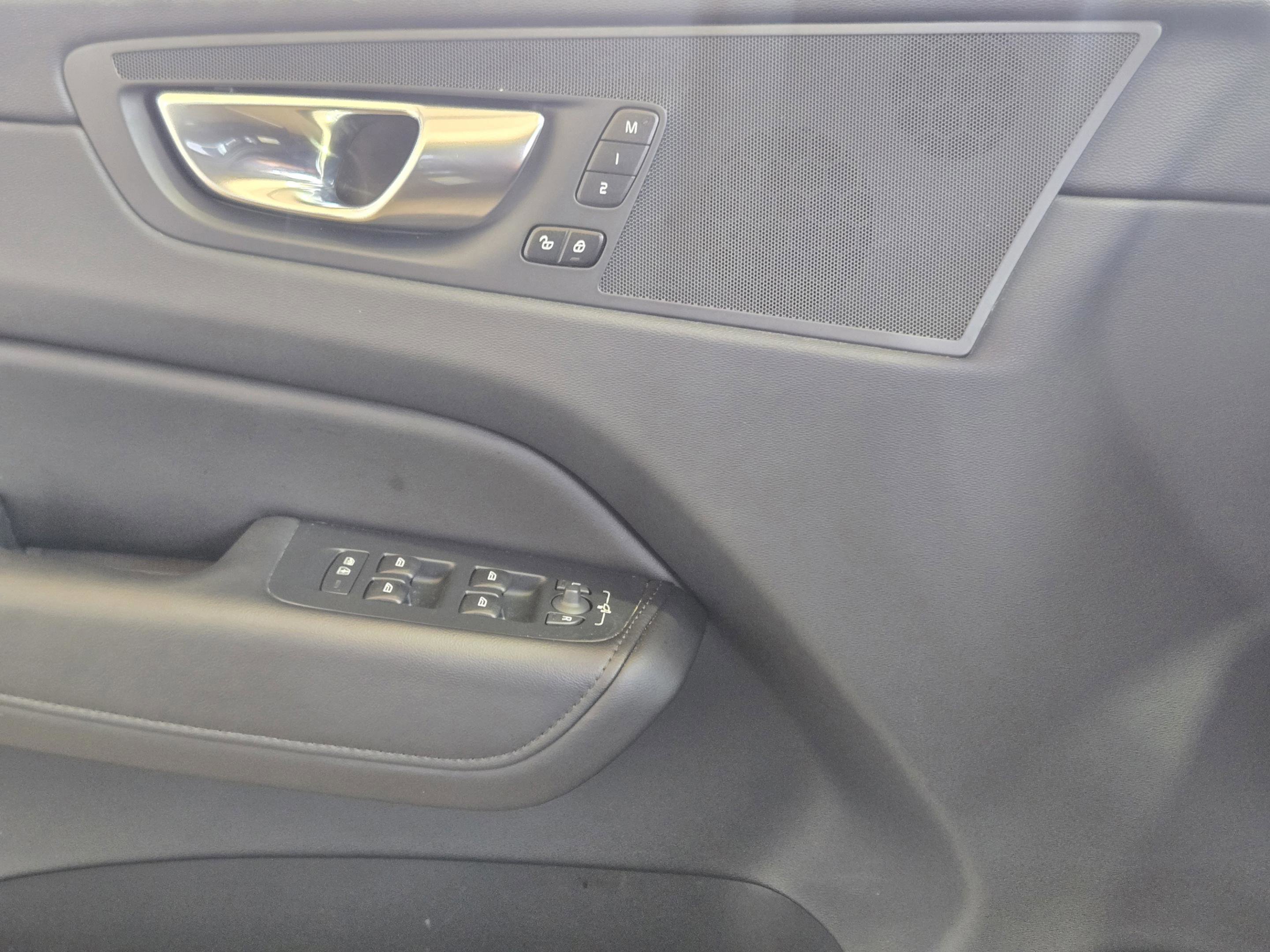 Used 2023 Volvo XC60 B5 Plus w/ Protection Package Premier AWD/4WD image 30