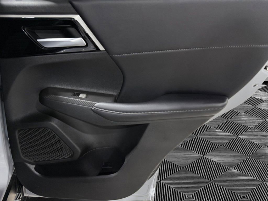 Used 2023 Mitsubishi Outlander SE image 16