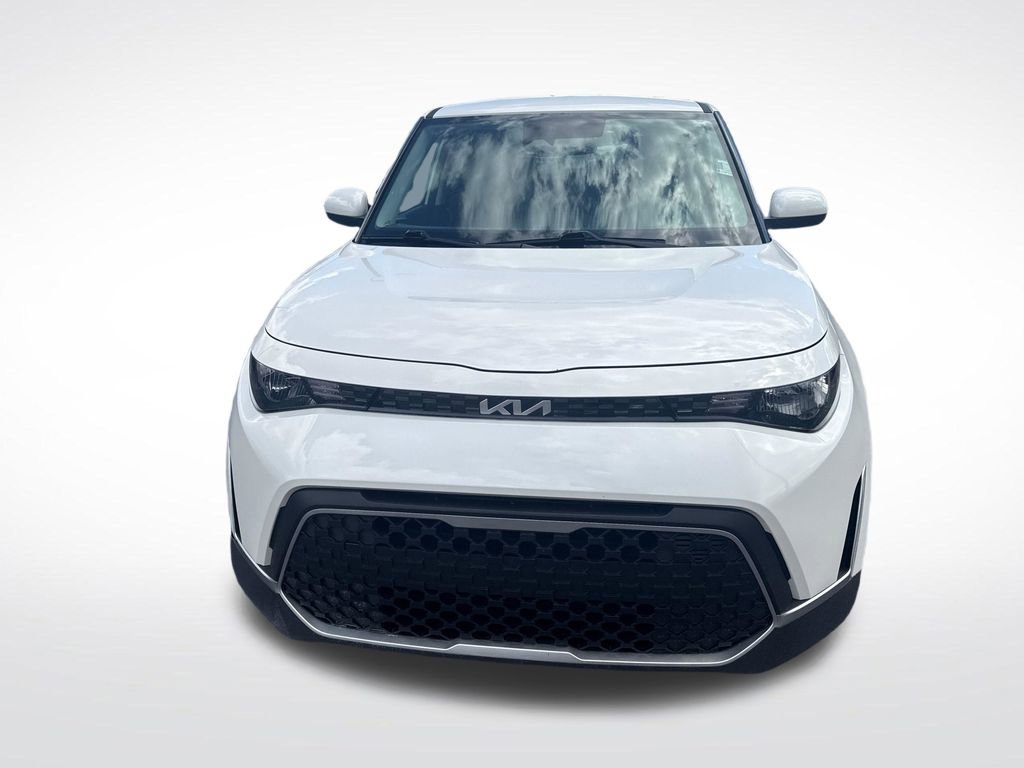 Used 2025 Kia Soul LX w/ LX Technology Package image 9