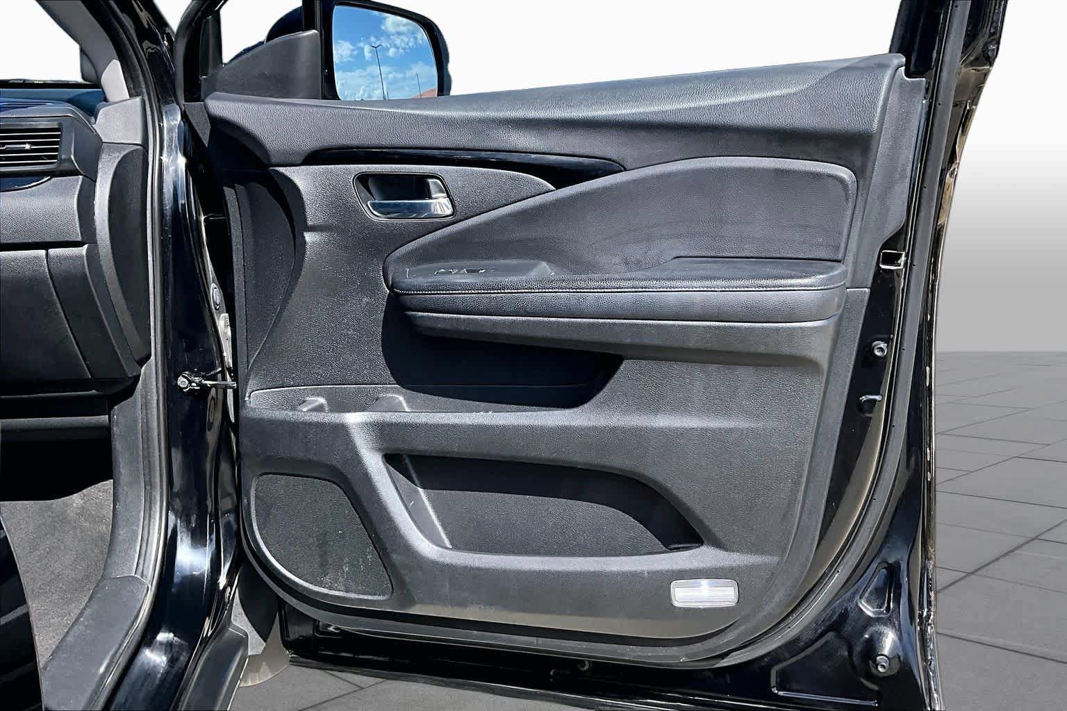 Used 2016 Honda Pilot Touring image 23