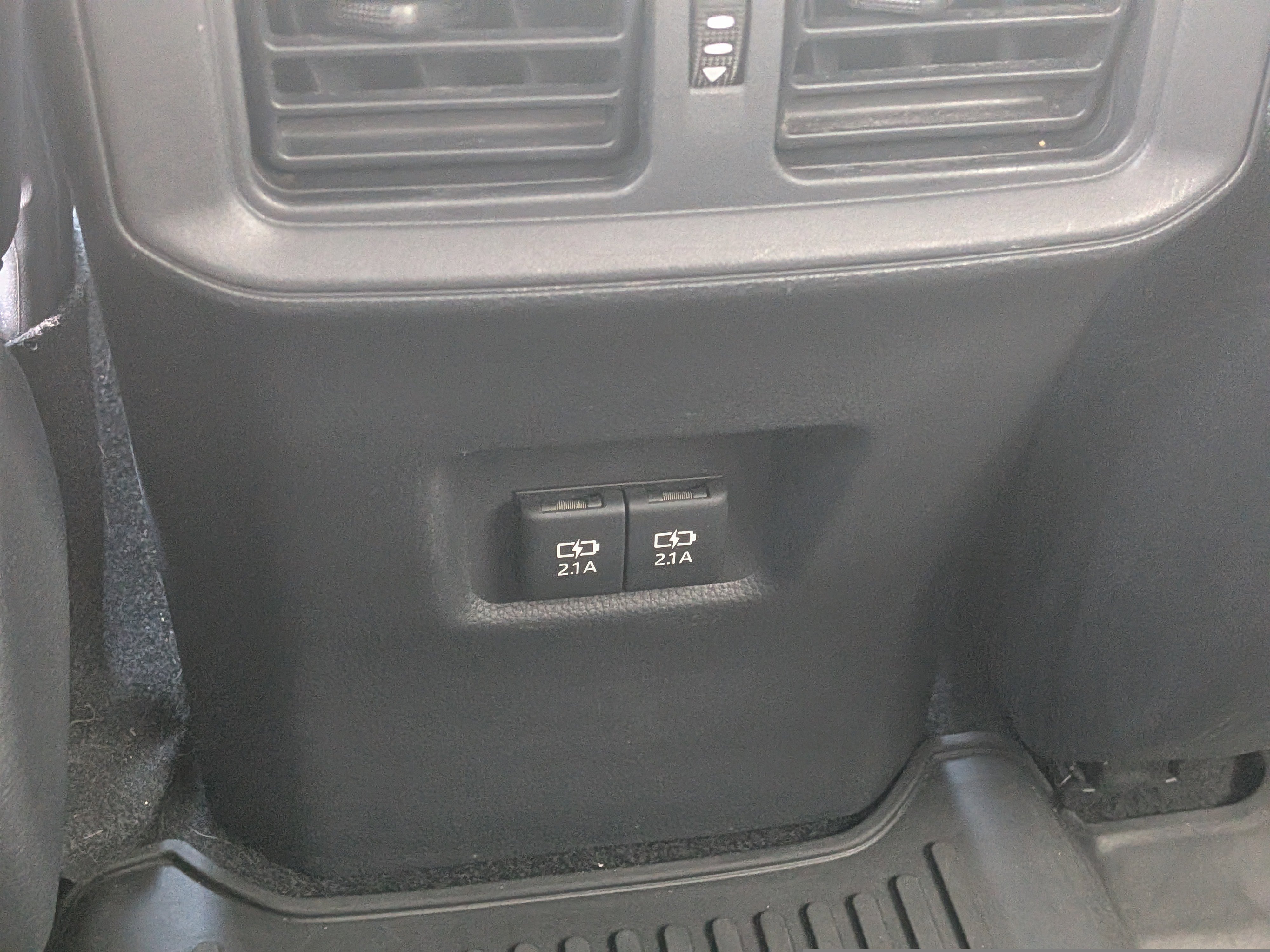 Used 2019 Toyota RAV4 Limited w/ Cold Weather Package FWD image 16