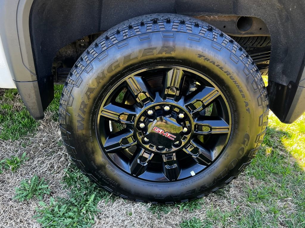 Used 2025 GMC Sierra 2500 AT4 image 16