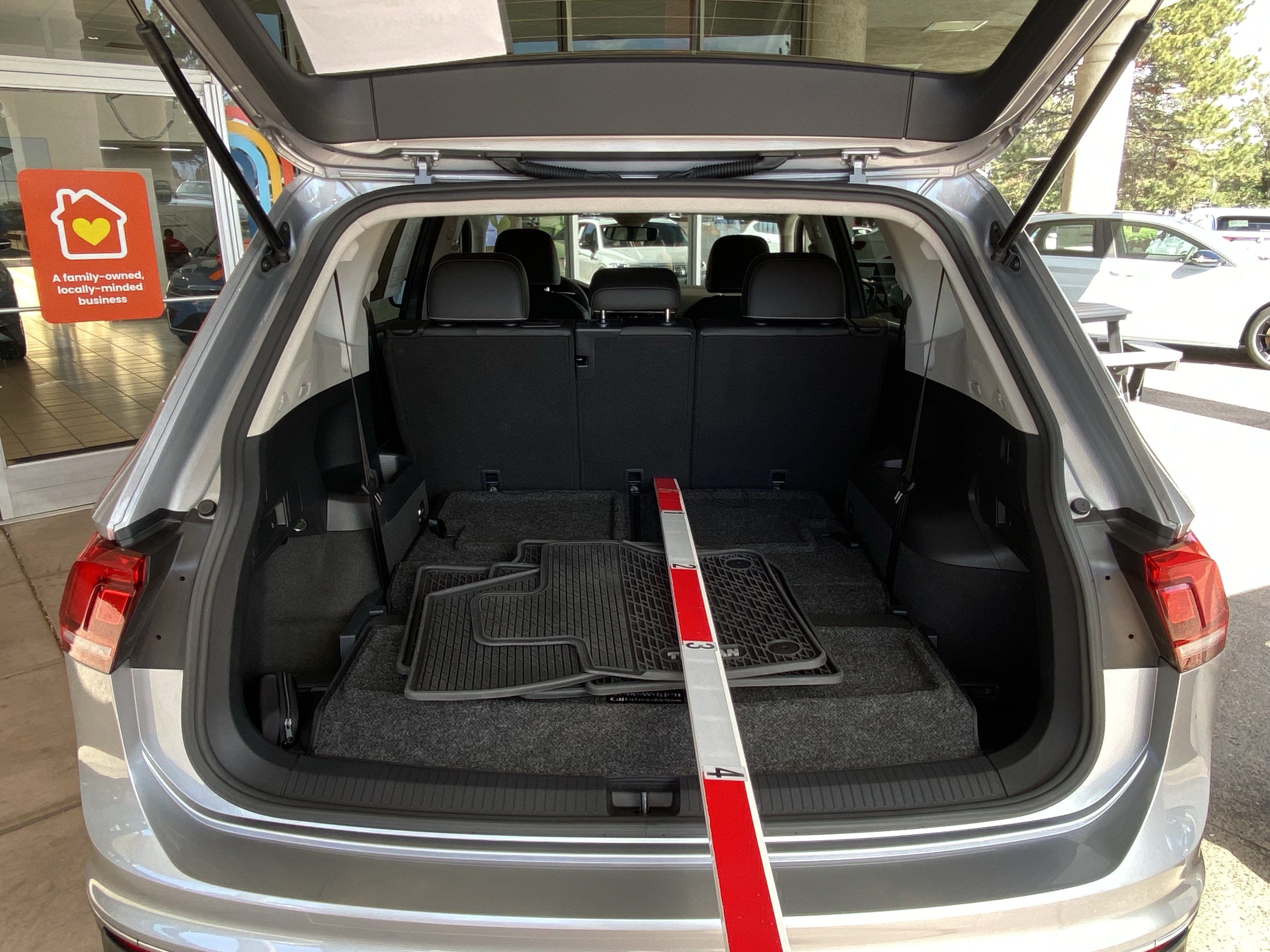Certified 2023 Volkswagen Tiguan SE FWD image 17