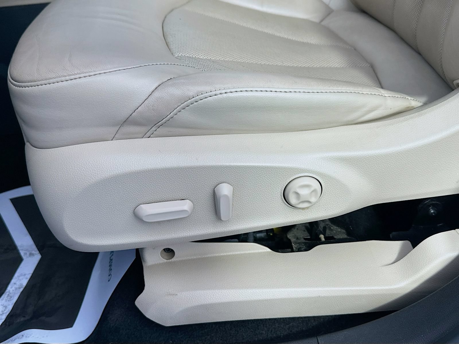 Used 2020 Buick Envision Essence FWD image 19
