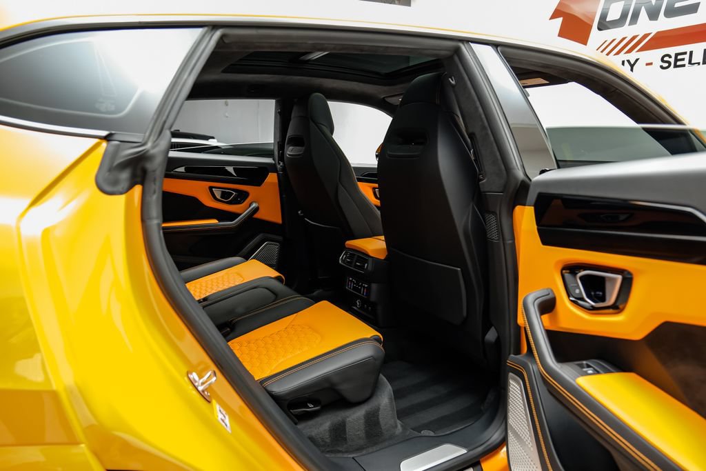 Used 2022 Lamborghini Urus AWD/4WD image 45