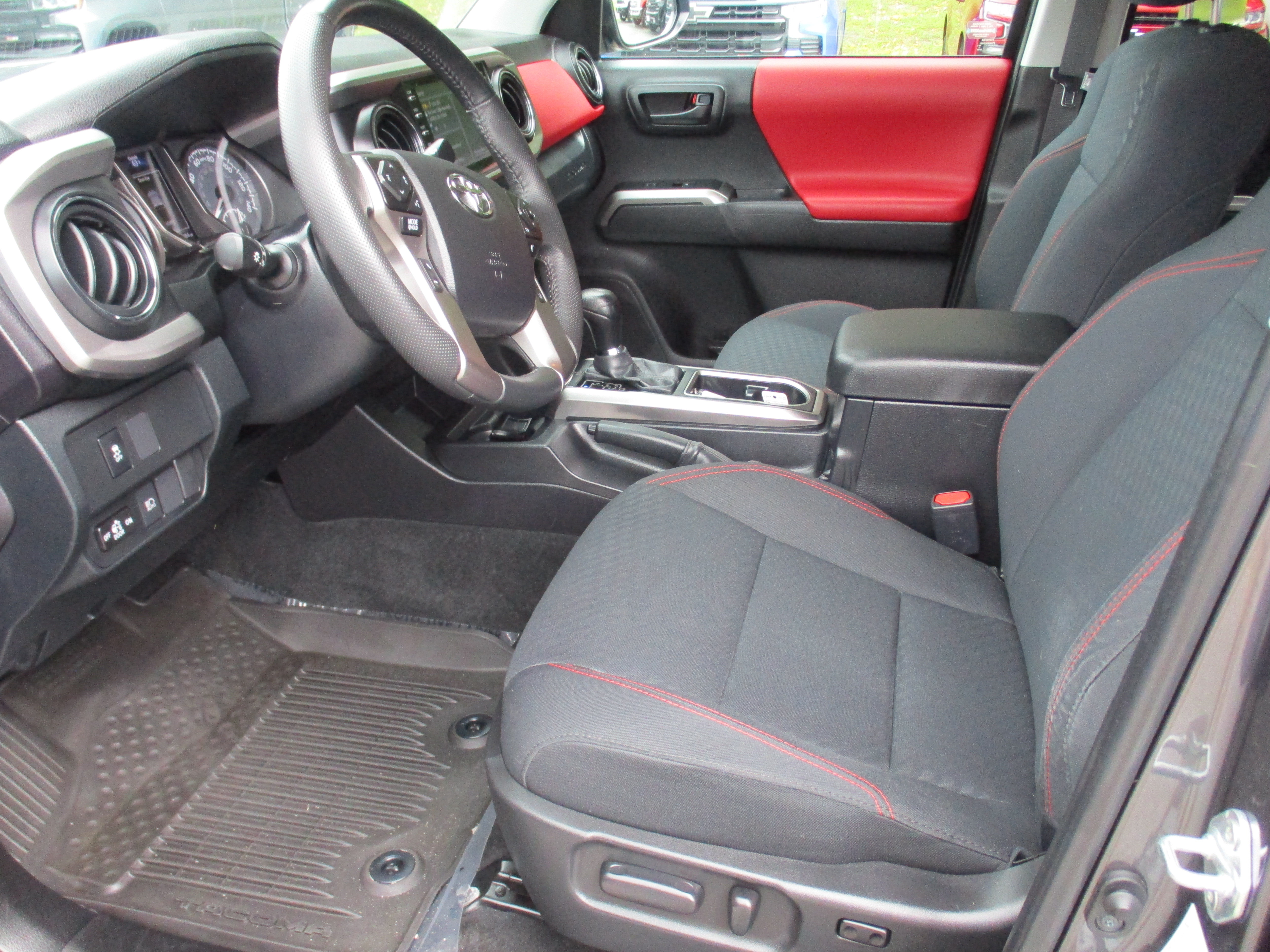 Used 2023 Toyota Tacoma SR5 AWD/4WD image 10