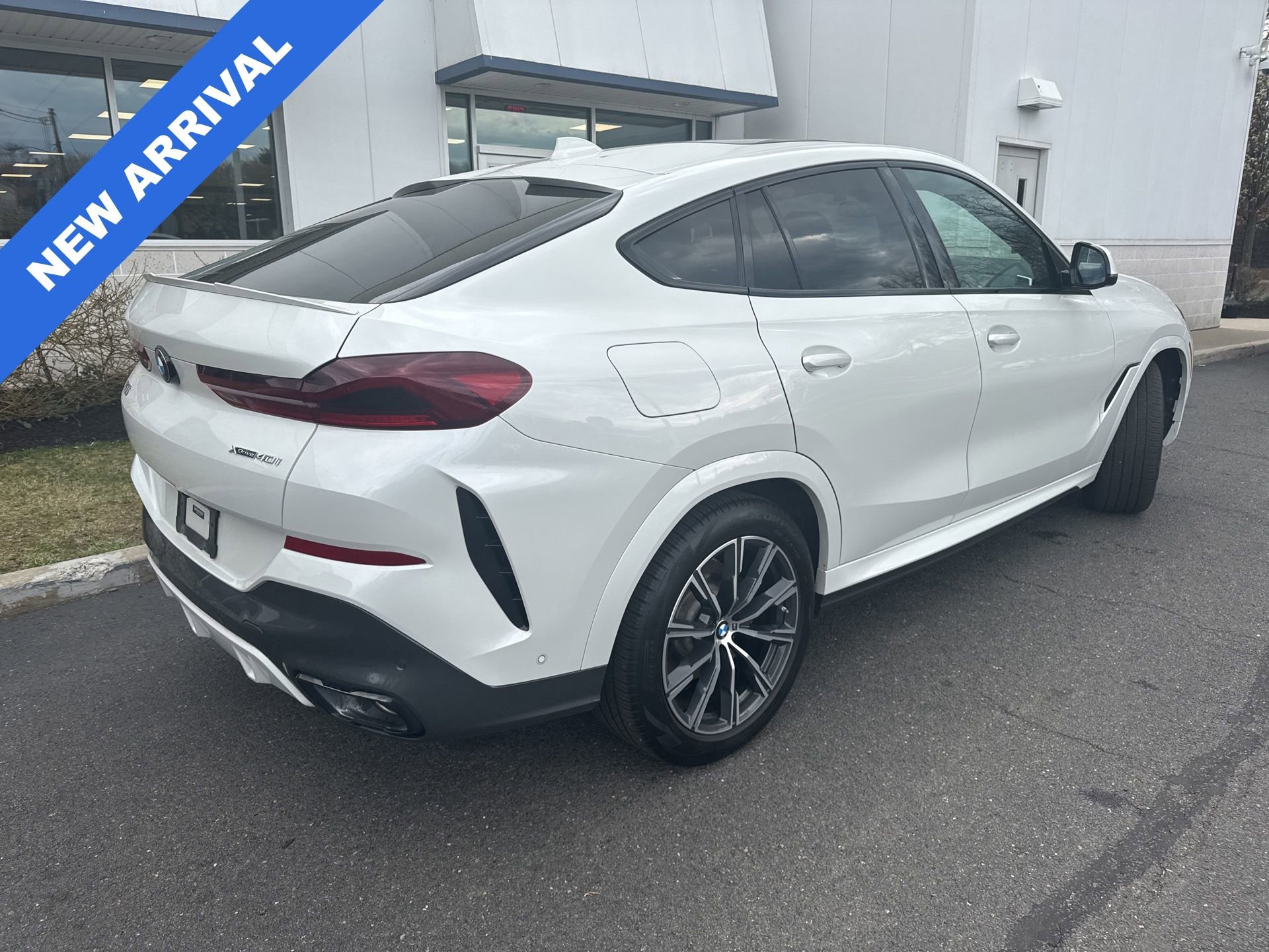 Used 2020 BMW X6 xDrive40i w/ M Sport Package image 2