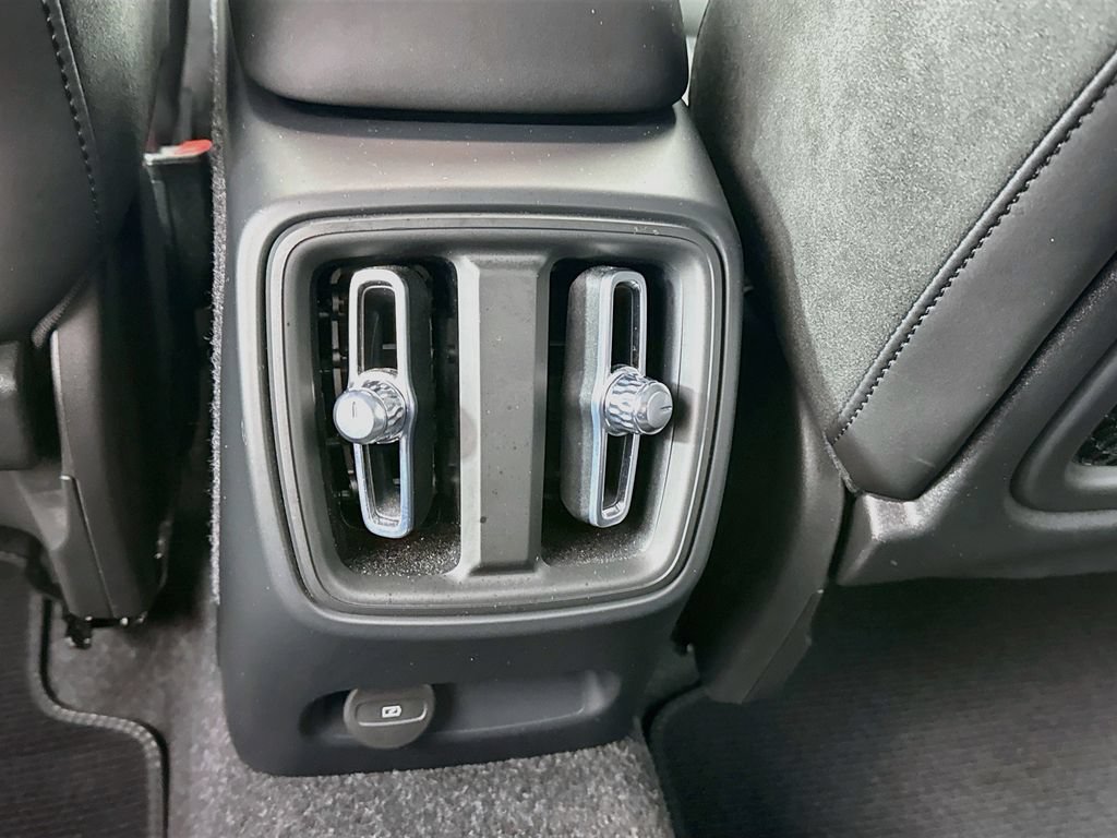 Used 2023 Volvo XC40 Recharge Plus AWD/4WD image 27