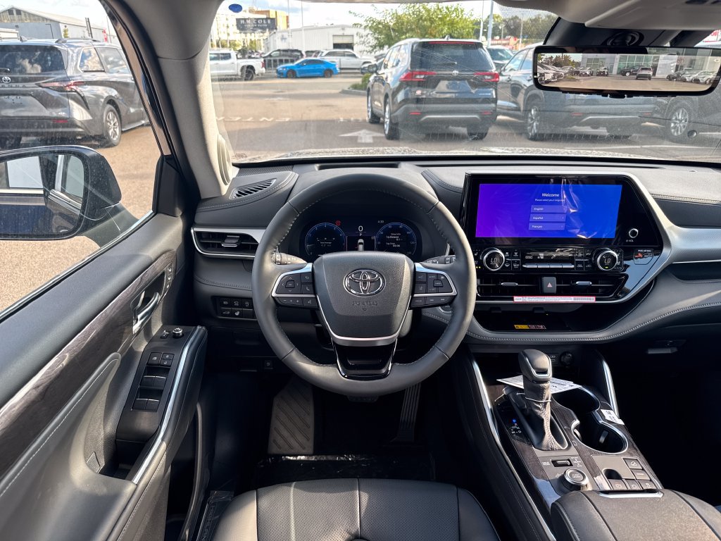 New 2026 Toyota Highlander Platinum AWD/4WD image 11