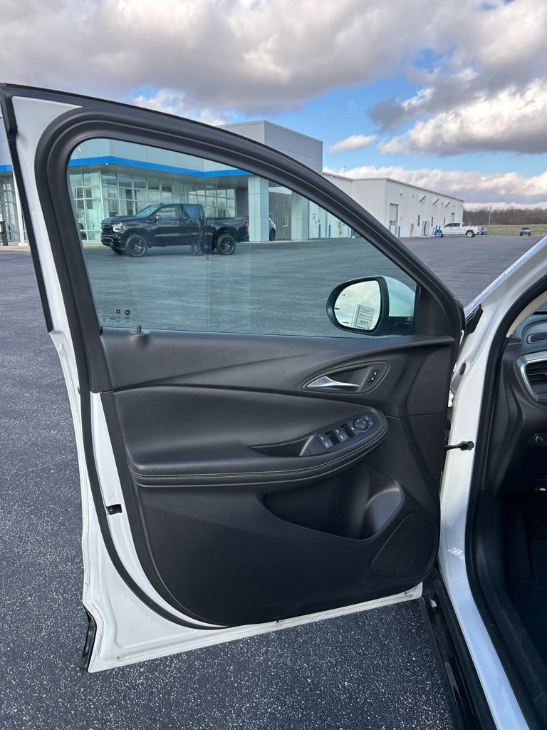Used 2024 Buick Encore GX Sport Touring FWD image 23