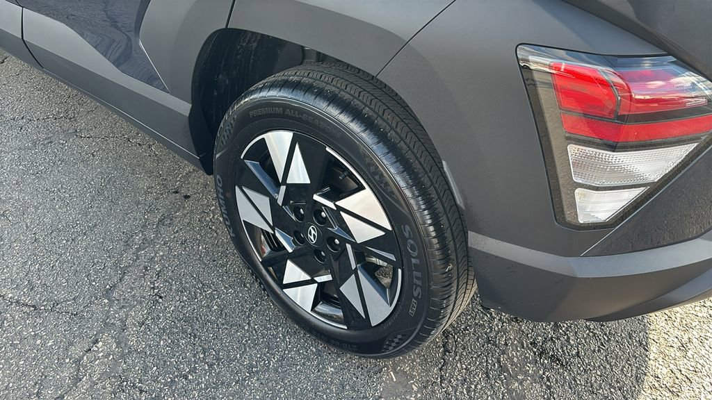 Used 2024 Hyundai Kona SEL image 9