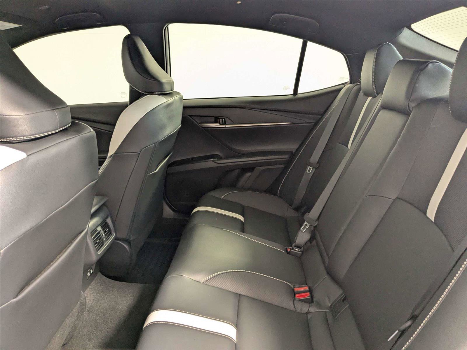 Used 2025 Toyota Camry SE FWD image 35