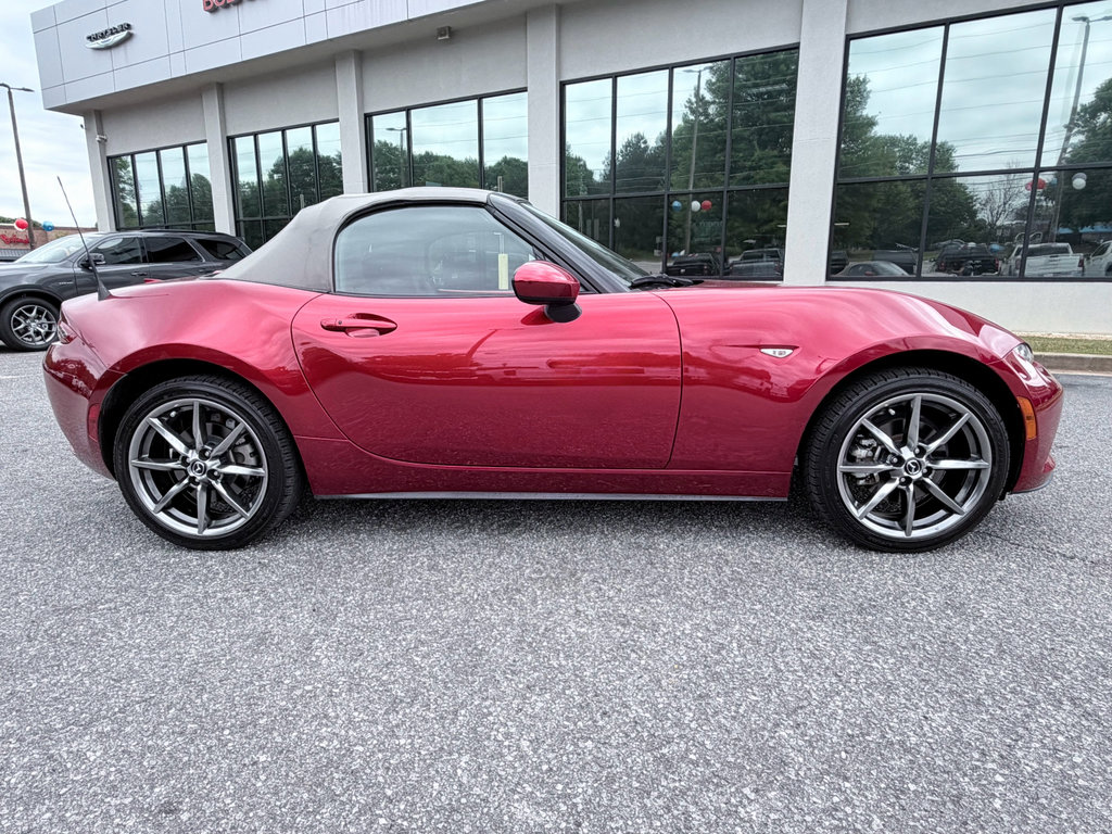 Used 2021 MAZDA MX-5 Miata Grand Touring RWD image 4
